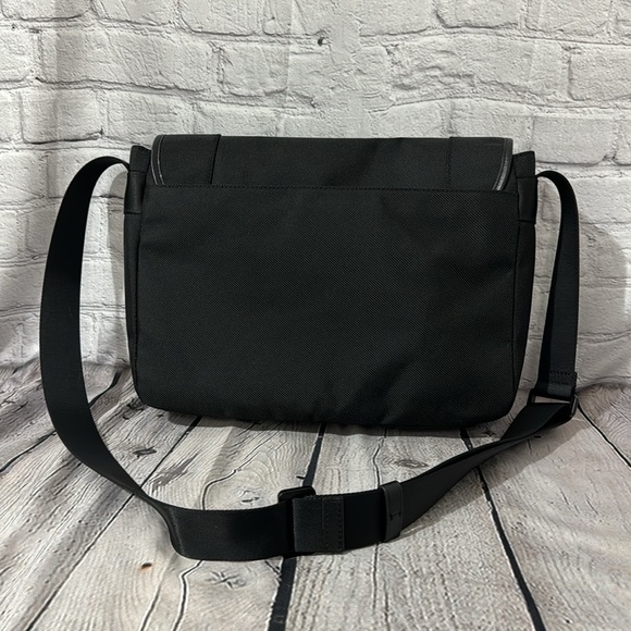 NWT Michael Kors Travis Messenger Bag - Picture 2 of 8